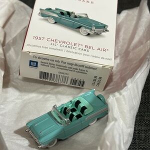 2018 Hallmark Keepsake Miniature 1957 Chevrolet Bel Air Lil Classic Cars NOS